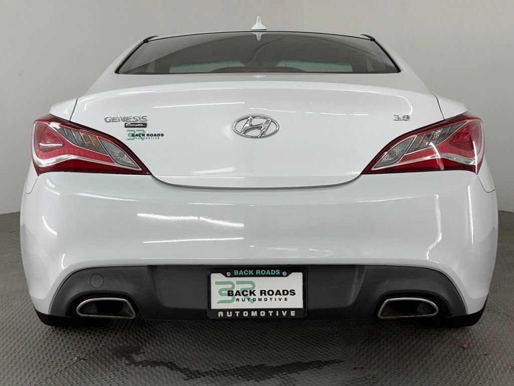 Used 2015 Hyundai Genesis 3.8 RWD image 8