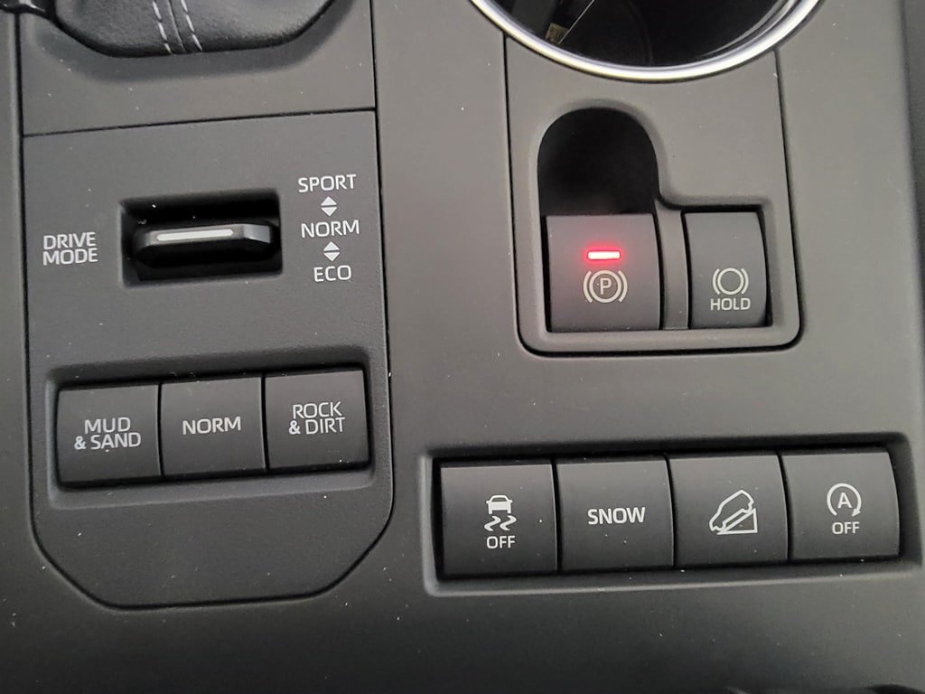 Used 2022 Toyota Highlander XLE AWD/4WD image 26