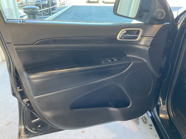 Used 2021 Jeep Grand Cherokee Laredo X image 4