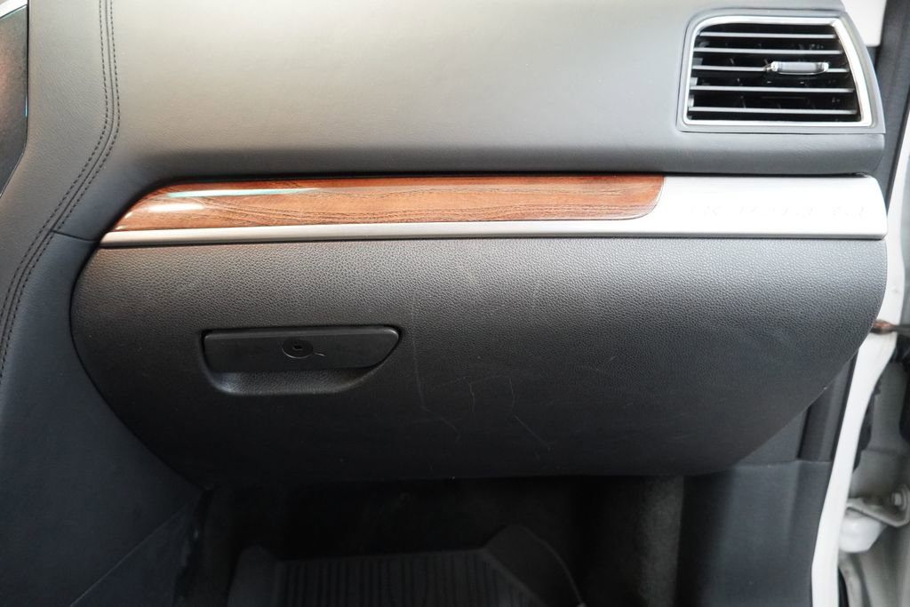 Used 2017 Ford Explorer Platinum image 37