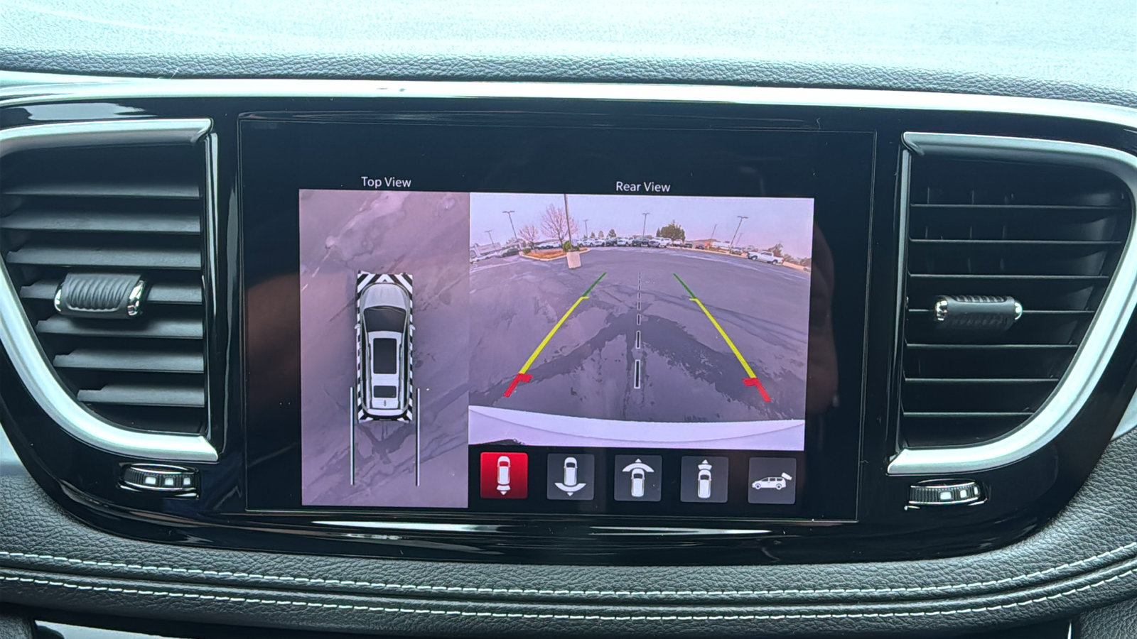 New 2026 Chrysler Pacifica Limited w/ Uconnect Theater Family Group image 27