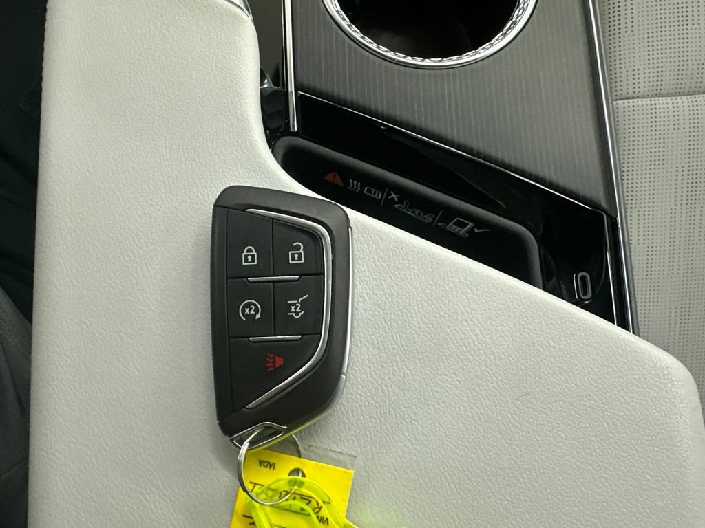 Certified 2024 Cadillac Lyriq Luxury AWD/4WD image 31