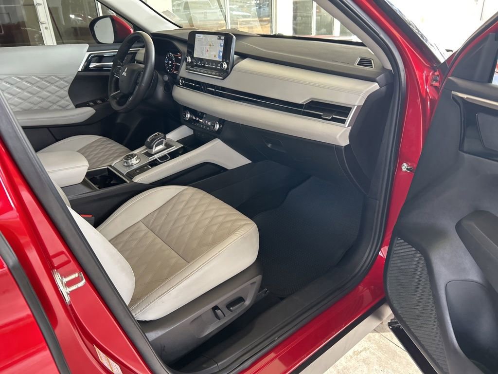 Used 2023 Mitsubishi Outlander SEL image 24