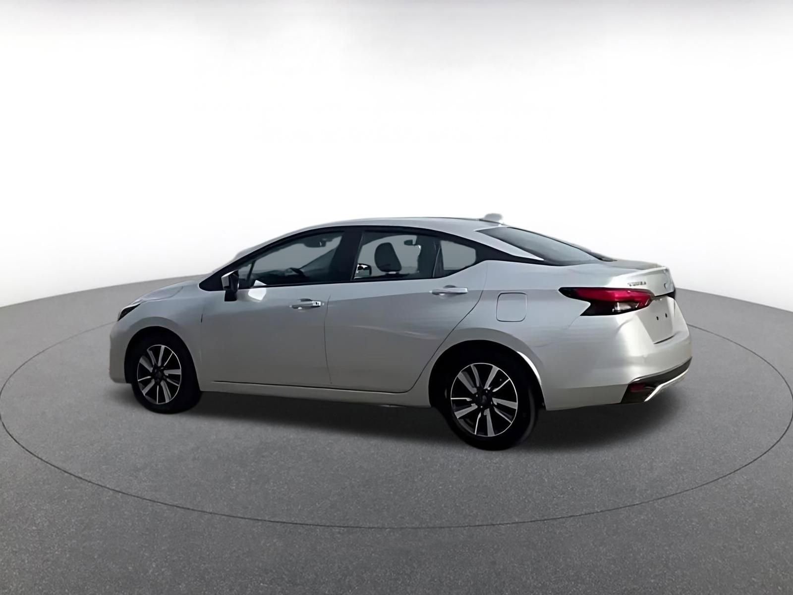 Used 2025 Nissan Versa SV image 8