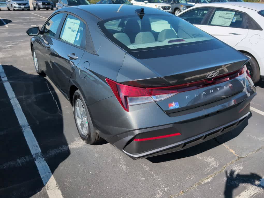 New 2026 Hyundai Elantra SE FWD image 15