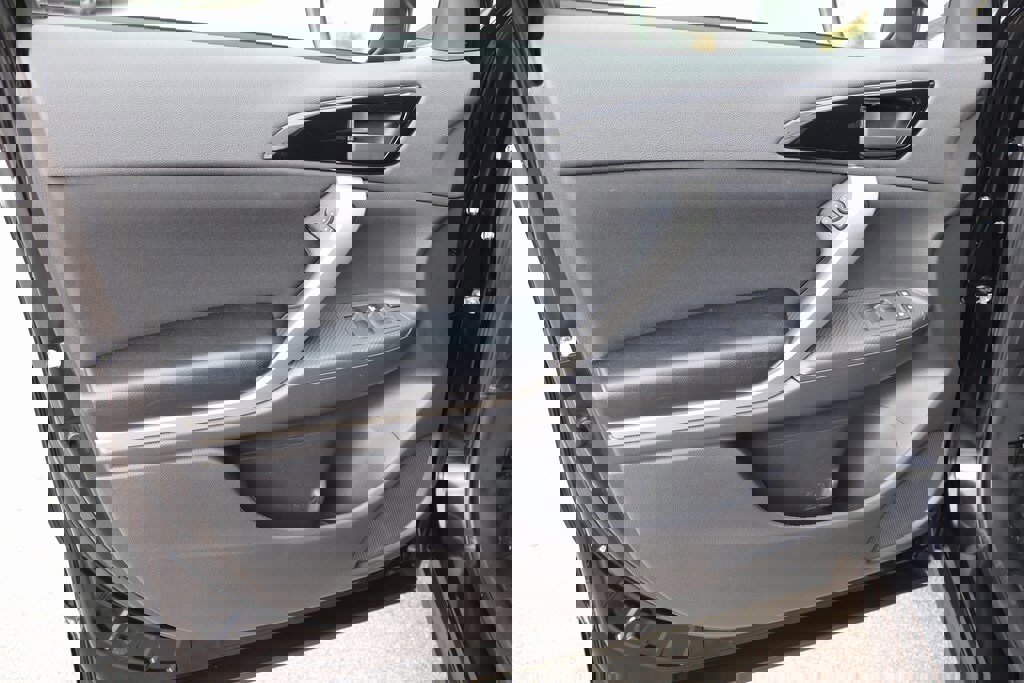 Used 2024 Mitsubishi Eclipse Cross ES image 9