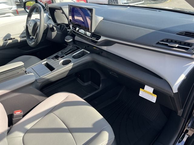 New 2026 Toyota Sienna XLE FWD image 31