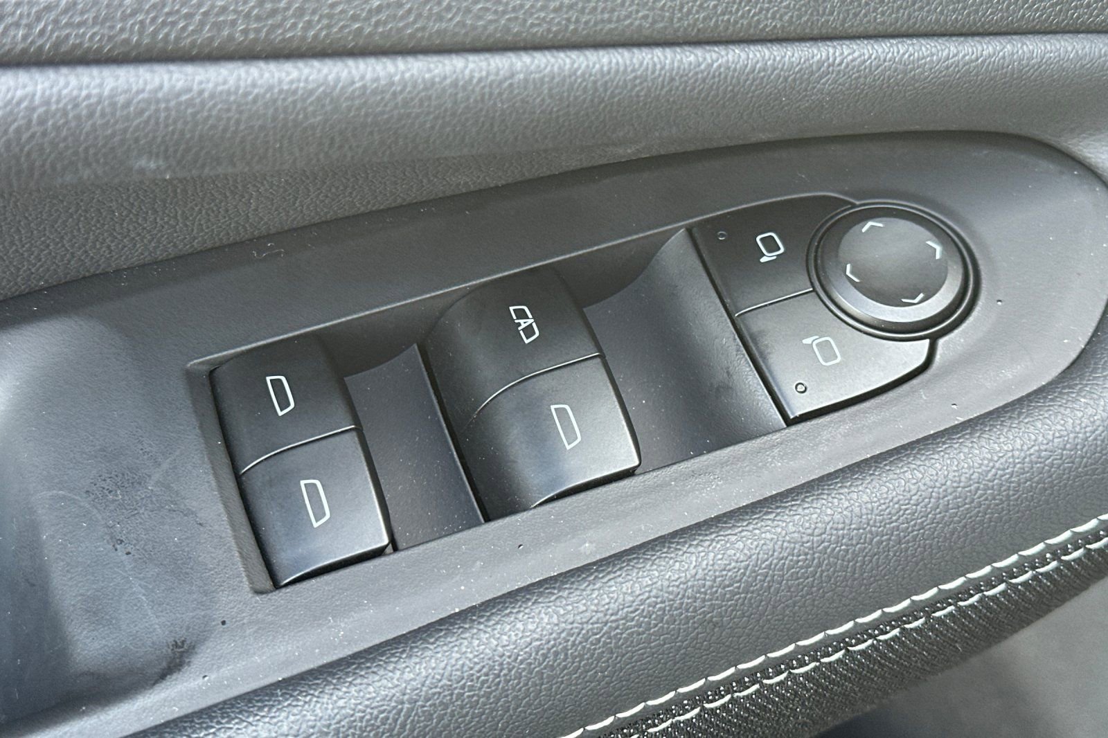 Used 2026 Chevrolet Blazer EV LT image 13