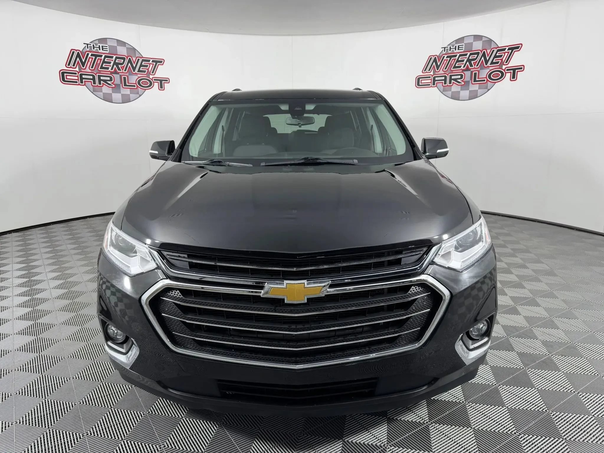 Used 2020 Chevrolet Traverse LT FWD image 2