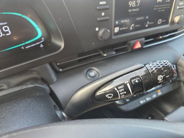 Used 2025 Hyundai Elantra Sport image 17
