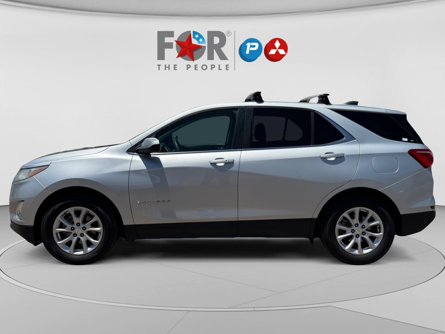 Used 2018 Chevrolet Equinox LT FWD image 2
