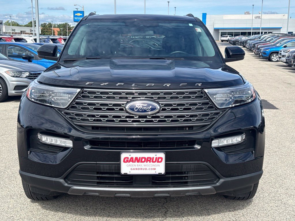 Used 2023 Ford Explorer XLT w/ Equipment Group 202A AWD/4WD image 3