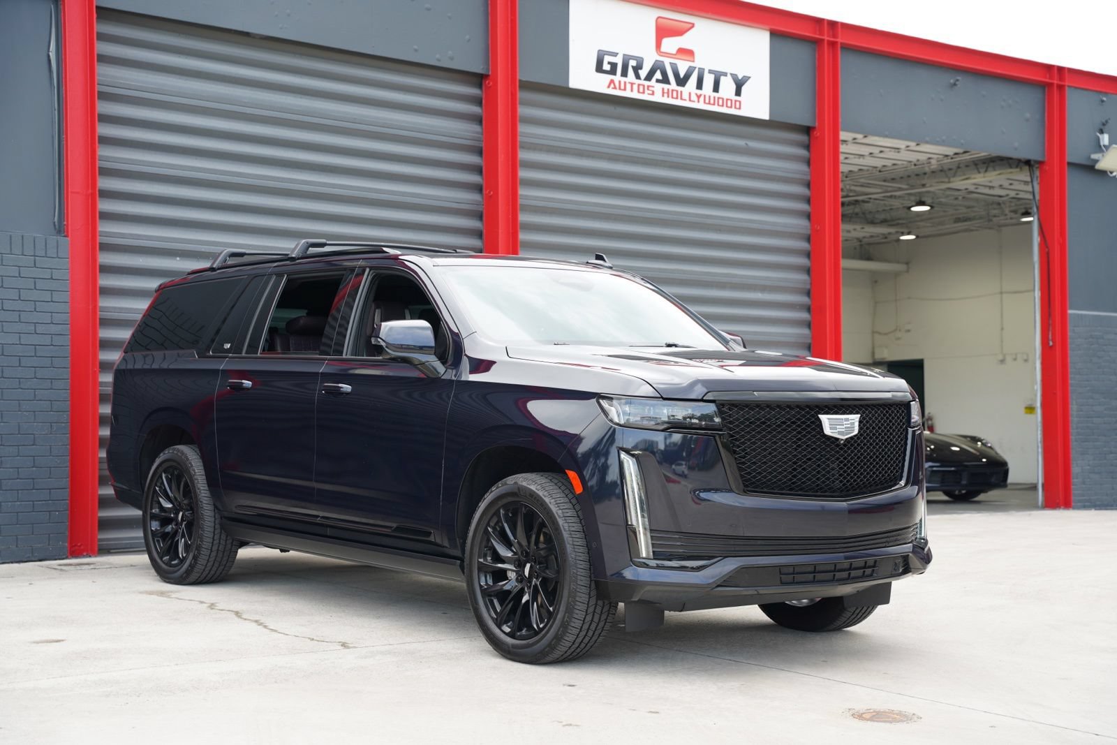 Used 2023 Cadillac Escalade ESV Sport Platinum w/ LPO, ONYX Package RWD image 6