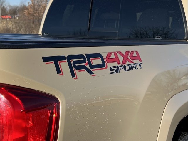 Used 2017 Toyota Tacoma TRD Sport image 8