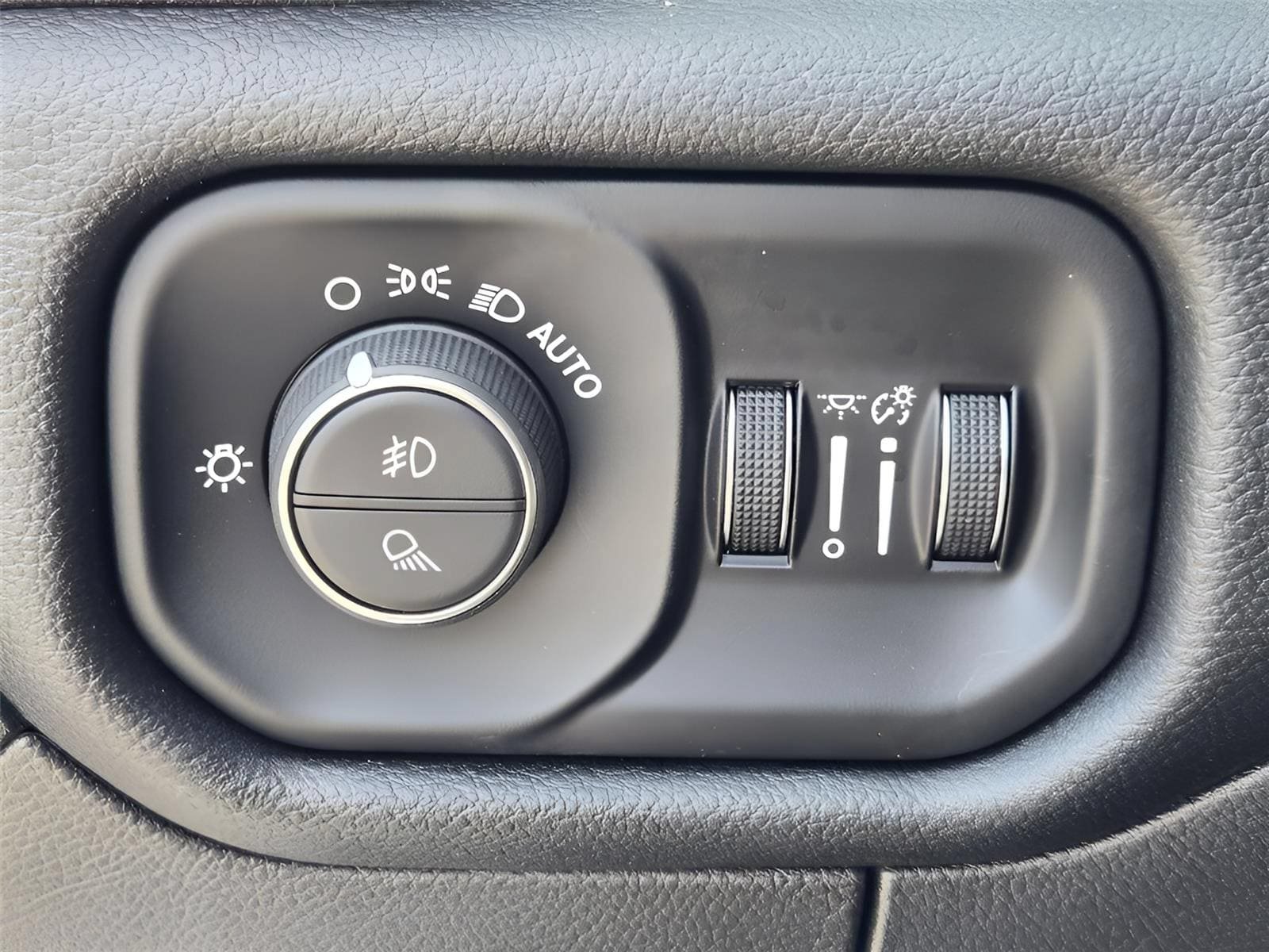 Used 2022 RAM 1500 Laramie AWD/4WD image 18