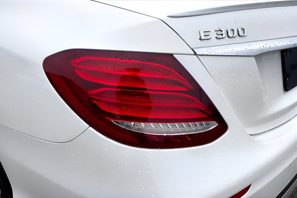 Used 2018 Mercedes-Benz E 300 image 30