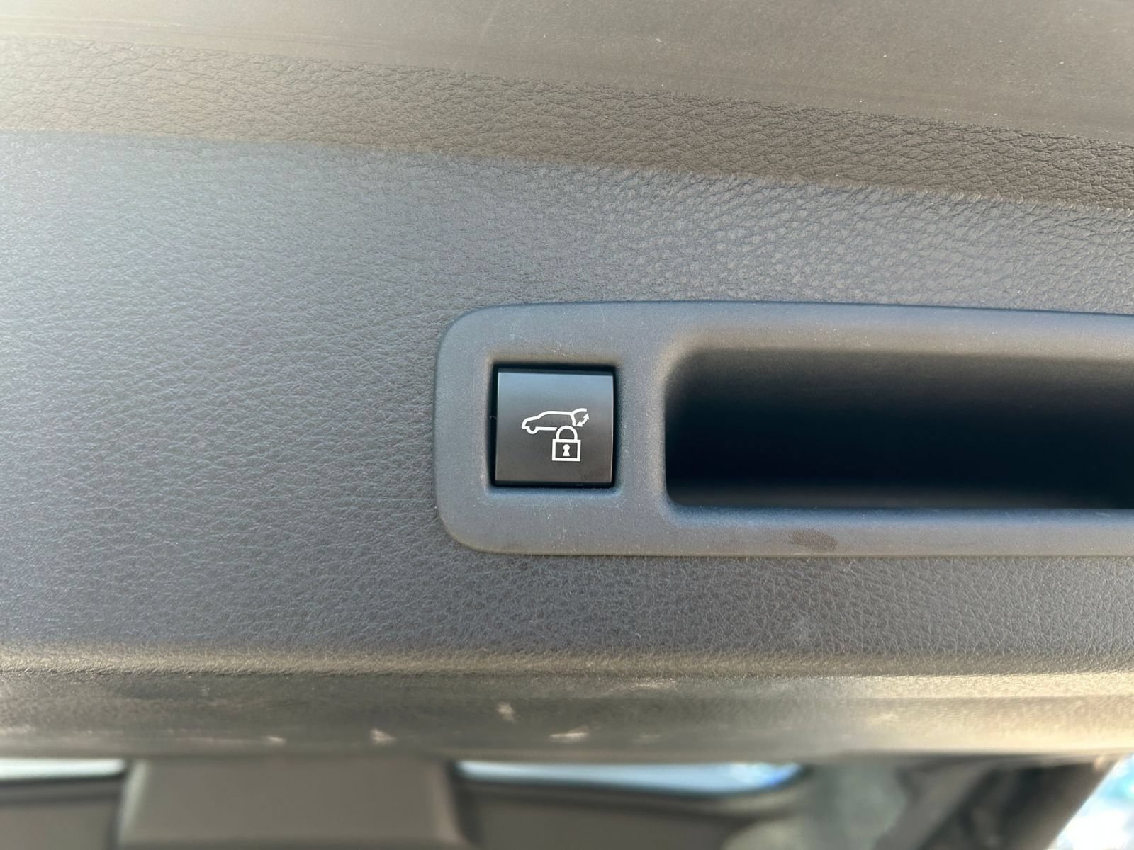 Used 2025 Toyota Sienna XLE FWD image 20