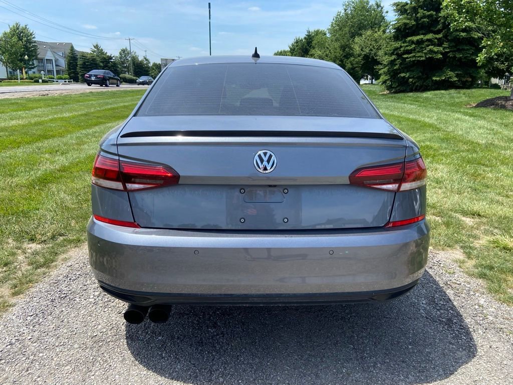 Used 2022 Volkswagen Passat 2.0T FWD image 4