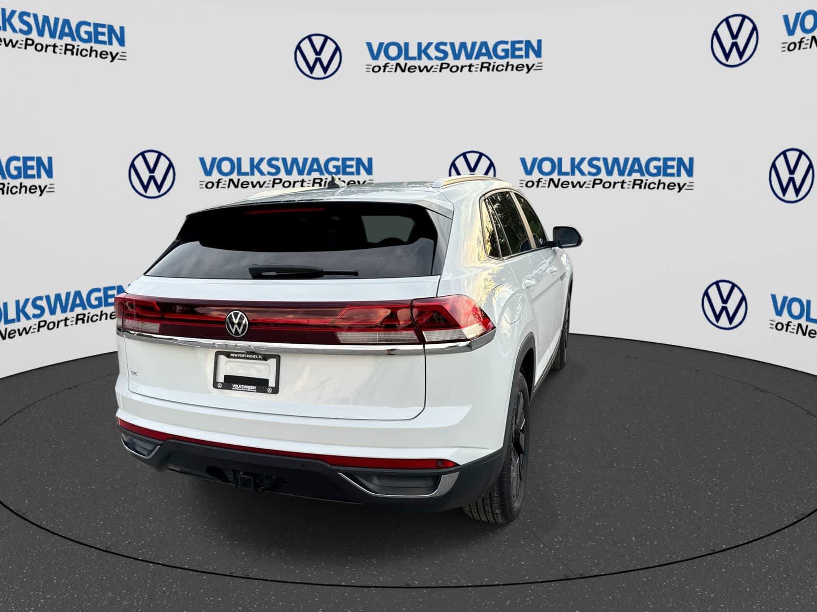 Used 2024 Volkswagen Atlas Cross Sport SE w/ Panoramic Sunroof Package FWD image 14