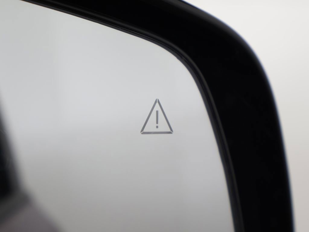 Used 2023 Kia Carnival LX image 23