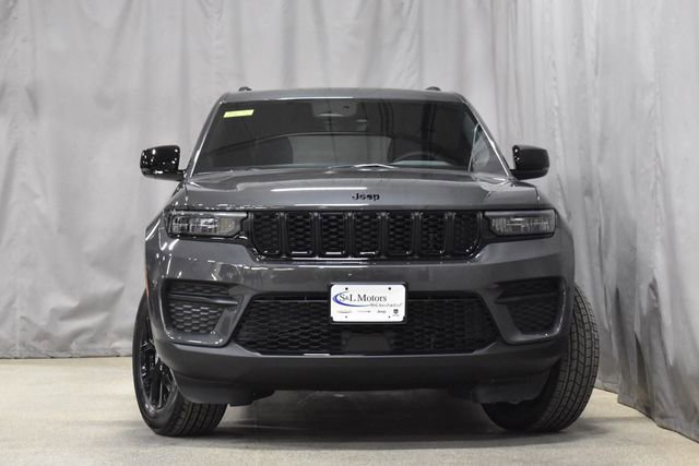 New 2025 Jeep Grand Cherokee Altitude image 5