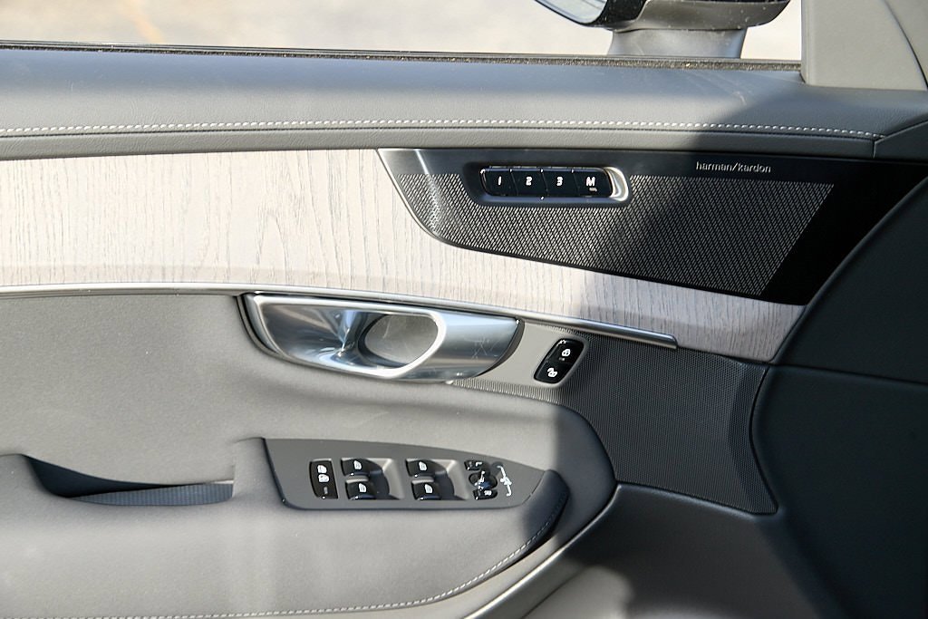 New 2026 Volvo XC90 B6 Ultra w/ Protection Package image 11