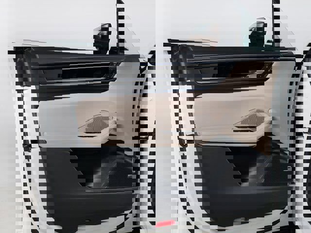 New 2026 Porsche Macan 4 Electric image 26