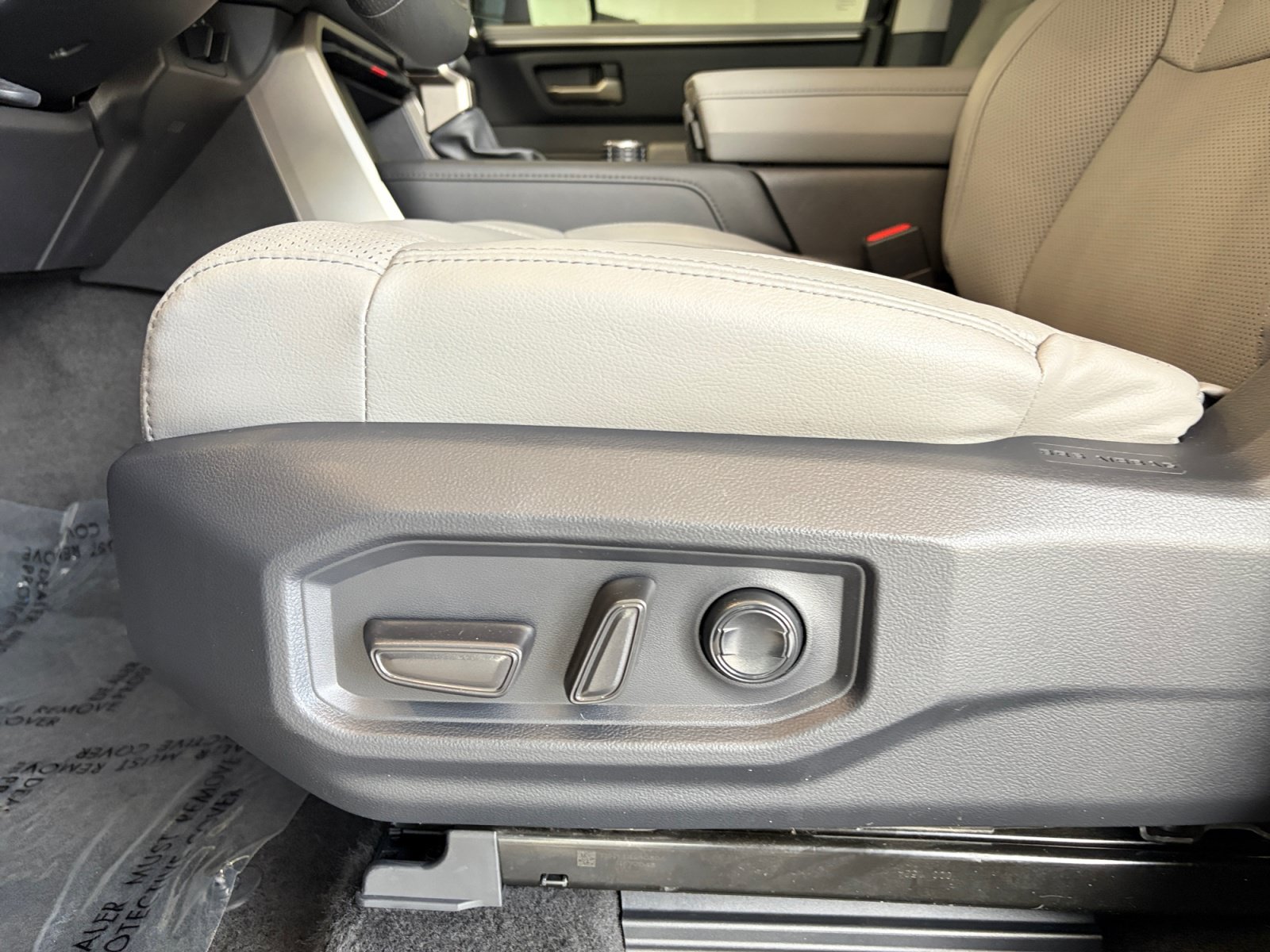 Used 2024 Toyota Tundra Limited AWD/4WD image 15