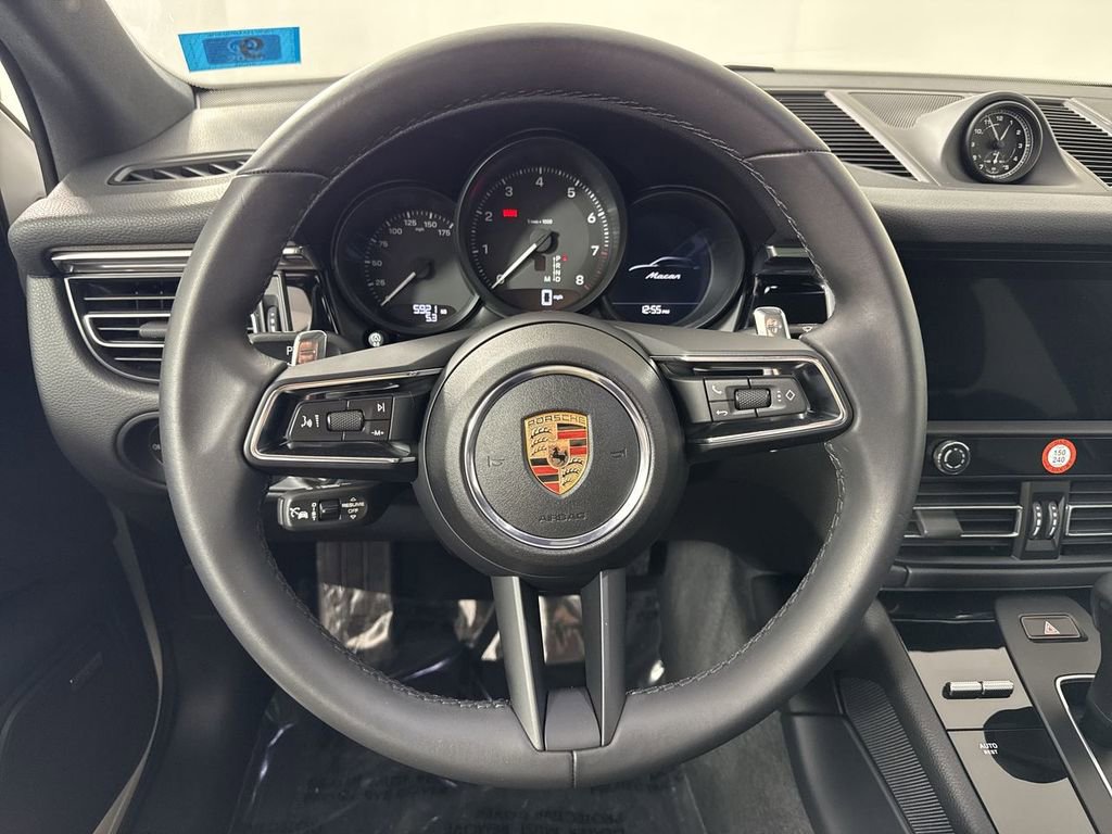 Certified 2025 Porsche Macan image 35