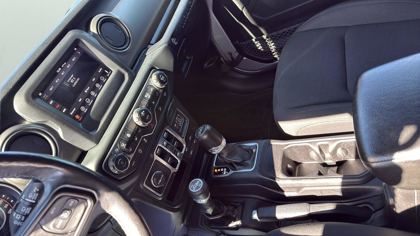 Used 2018 Jeep Wrangler Unlimited Sport S image 21