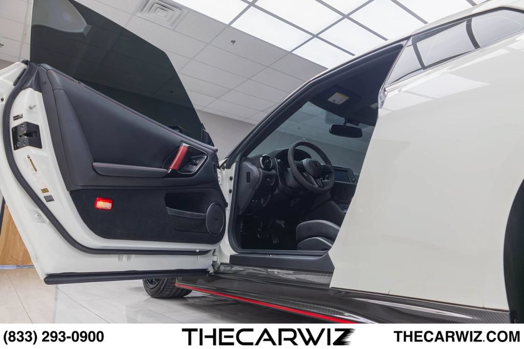 Used 2018 Nissan GT-R NISMO AWD/4WD image 41