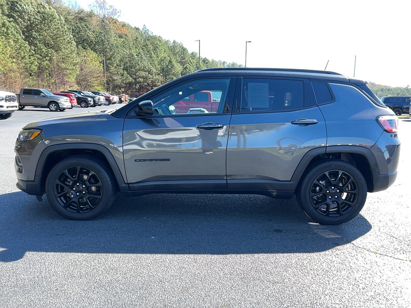 Used 2022 Jeep Compass Altitude w/ Sun and Sound Group FWD image 8