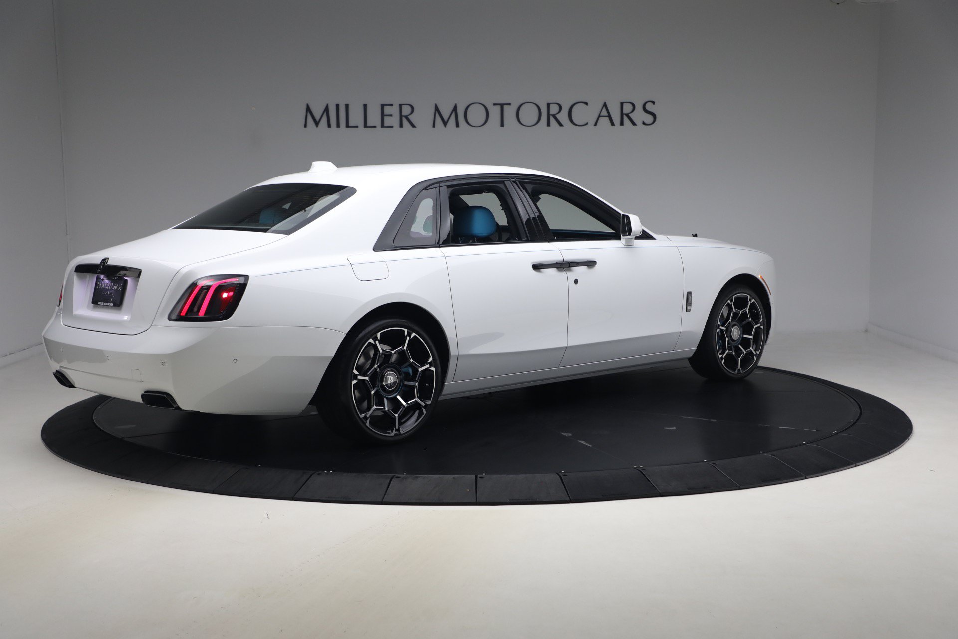 New 2027 Rolls-Royce Ghost Black Badge AWD/4WD image 7