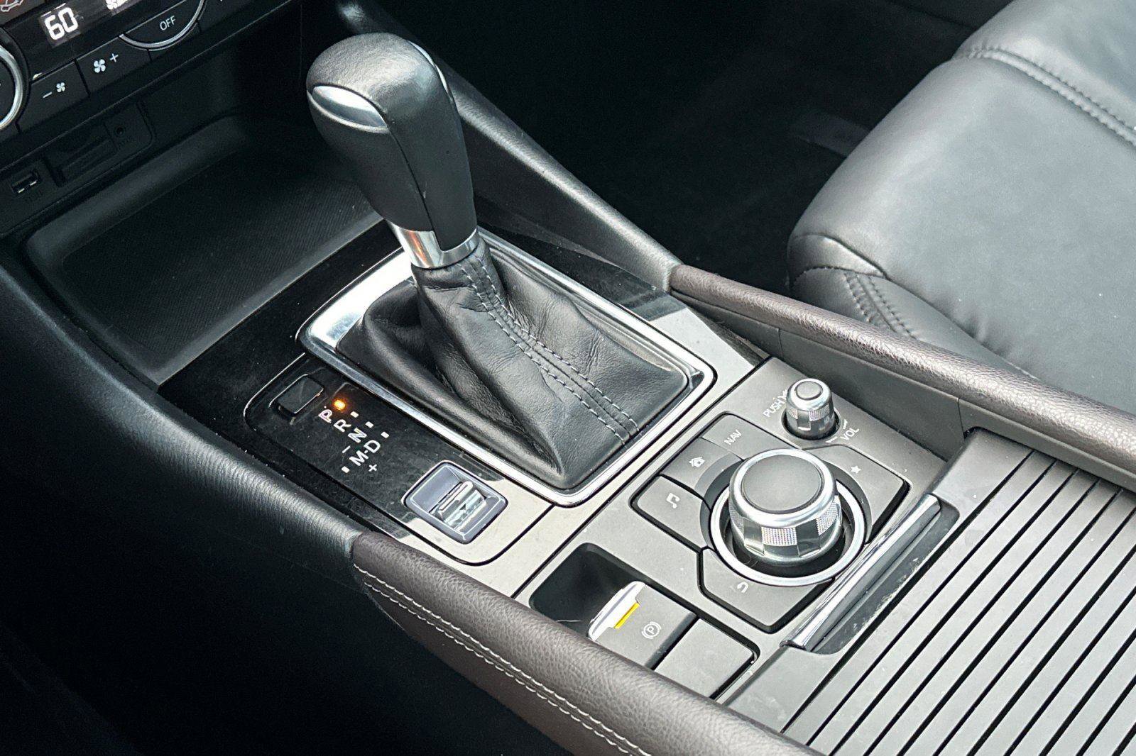 Used 2017 MAZDA MAZDA3 Touring w/ Popular Equipment Package image 20