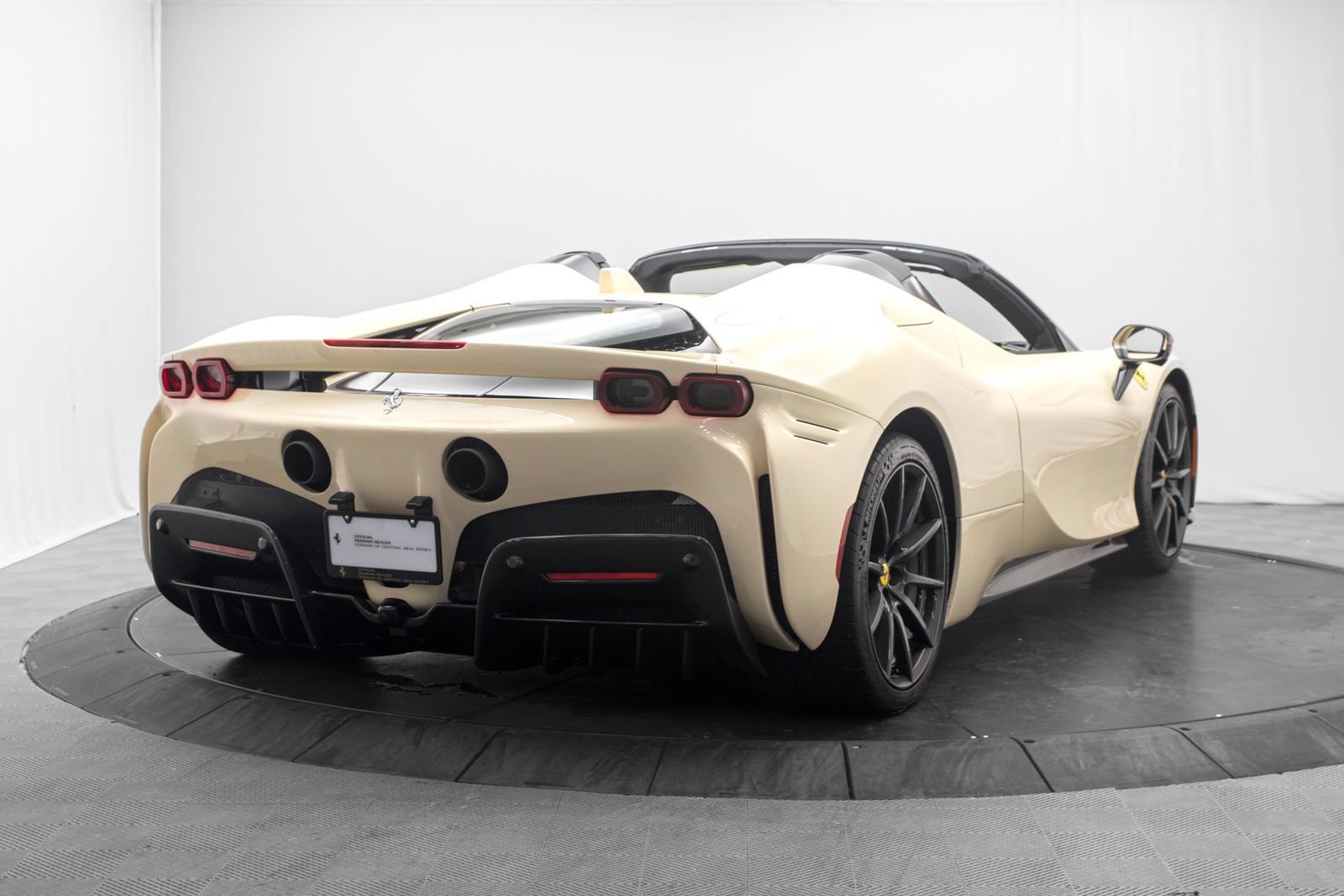 Used 2024 Ferrari SF90 Spider AWD/4WD image 3