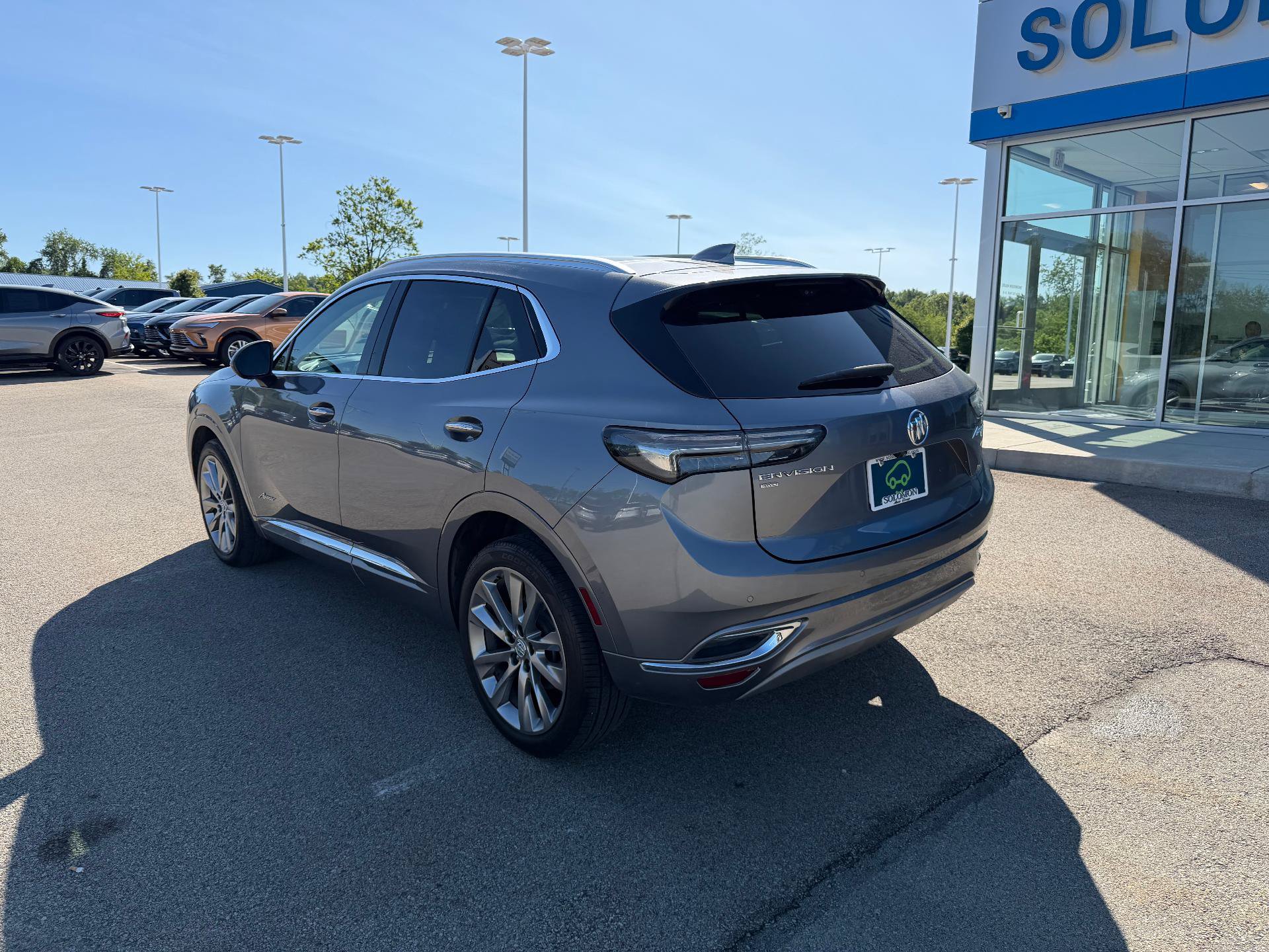 Certified 2022 Buick Envision Avenir w/ Technology Package II AWD/4WD image 4