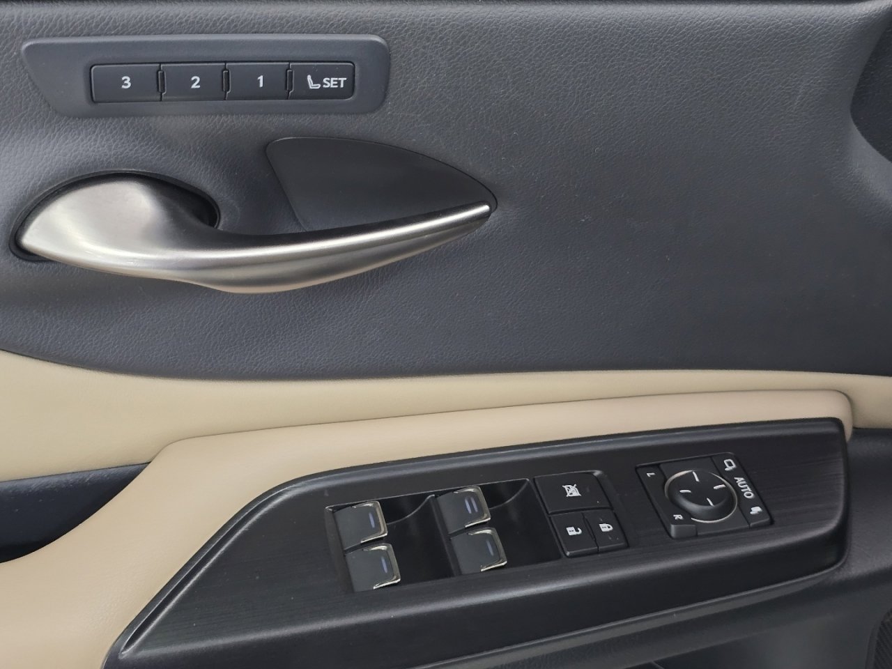 Used 2021 Lexus ES 350 w/ Premium Package image 19