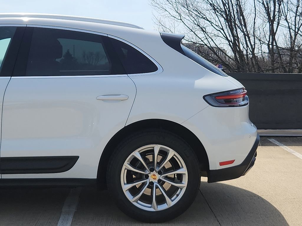 Certified 2025 Porsche Macan image 7