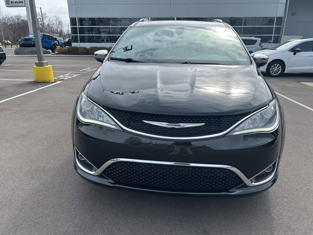 Used 2019 Chrysler Pacifica Limited image 2