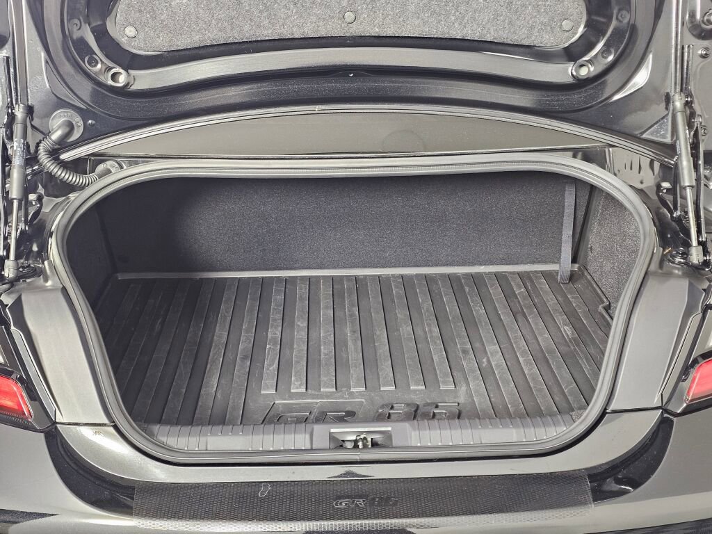 Used 2025 Toyota GR86 Premium w/ ALL Weather Mat Package (TMS) image 15