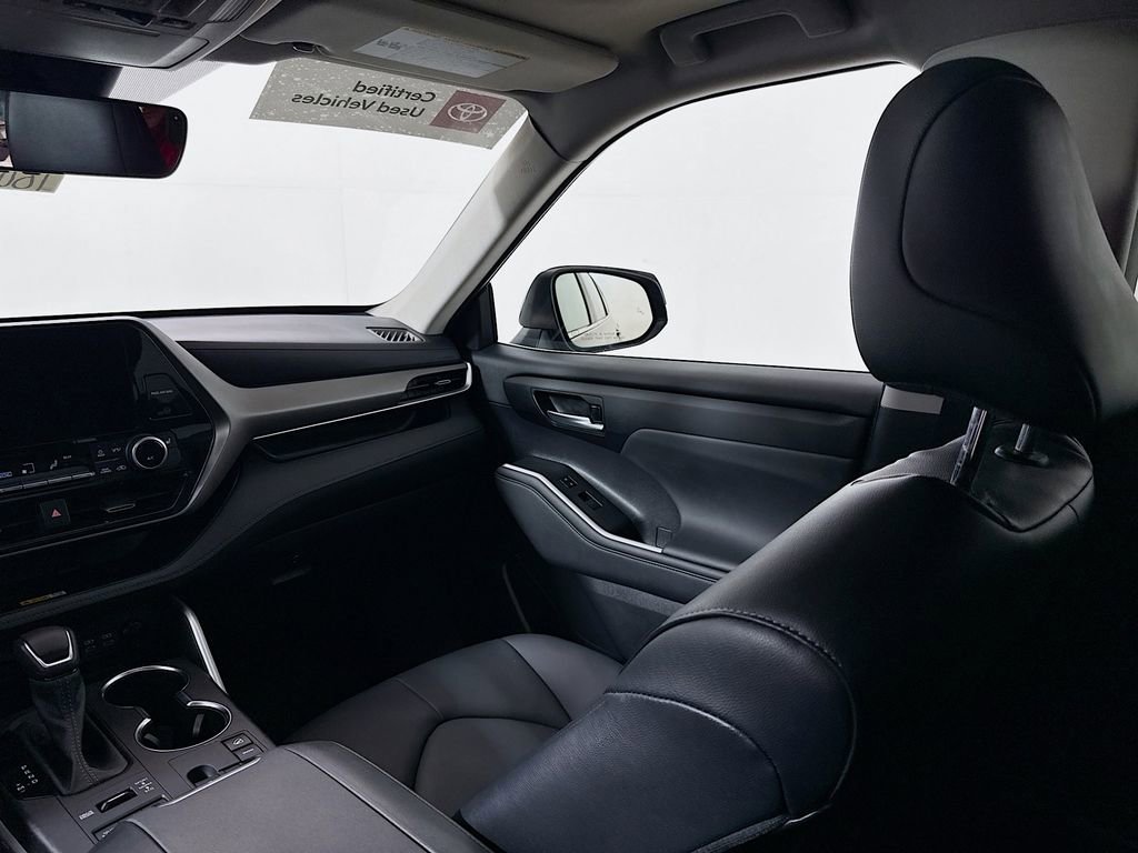 Certified 2024 Toyota Highlander XLE image 23