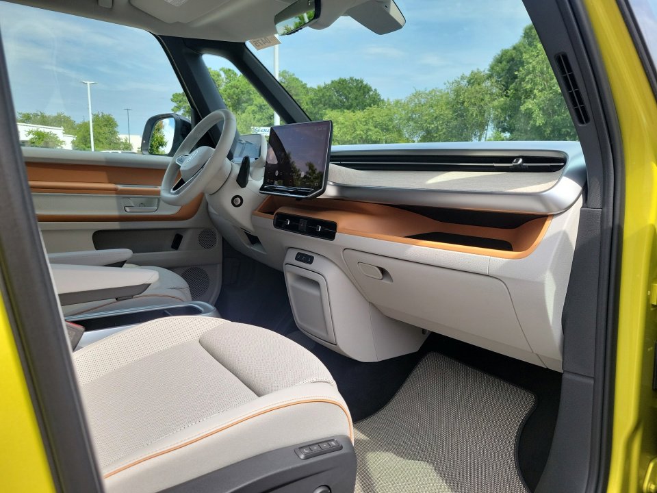 New 2025 Volkswagen ID. Buzz Pro S Plus image 28