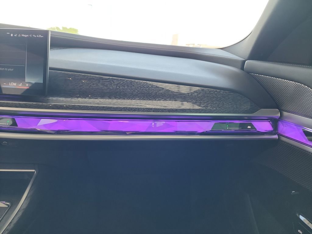 Used 2023 BMW 740i w/ Executive Package image 32