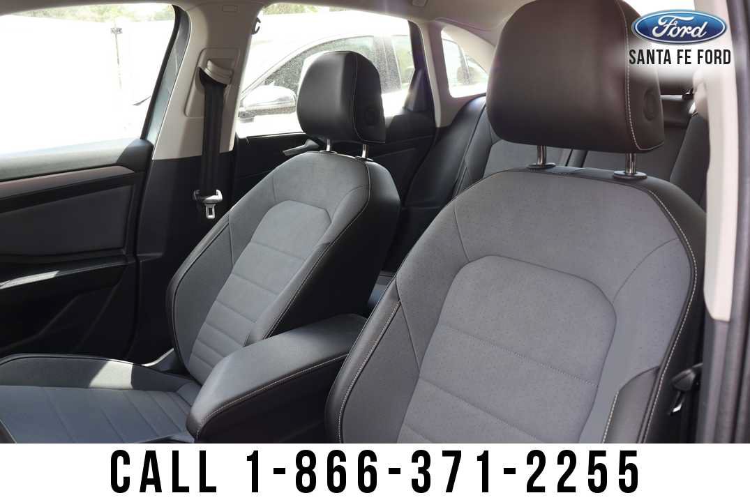 Used 2025 Volkswagen Jetta SE FWD image 10