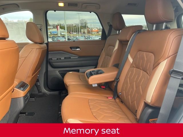 New 2026 Nissan Pathfinder Platinum image 13