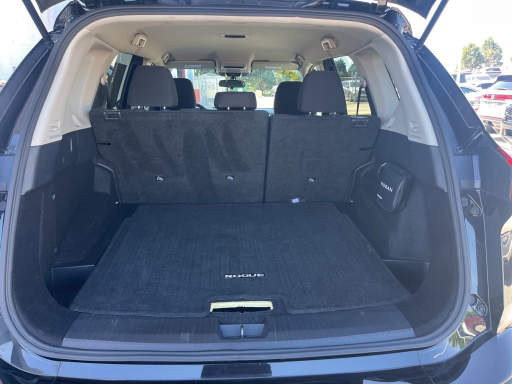 Used 2024 Nissan Rogue S image 27