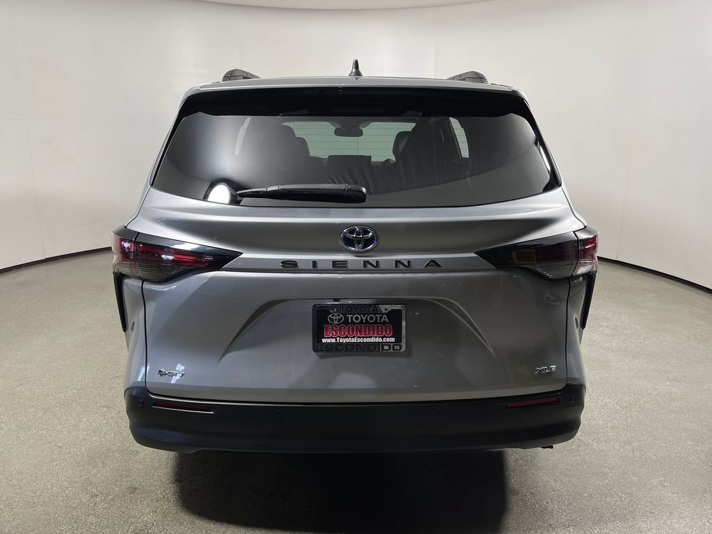 Certified 2025 Toyota Sienna XLE FWD image 4