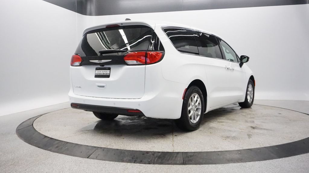 New 2026 Chrysler Voyager LX FWD image 9