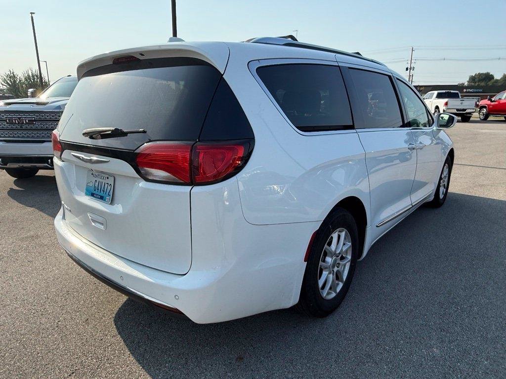 Used 2020 Chrysler Pacifica Touring-L FWD image 3