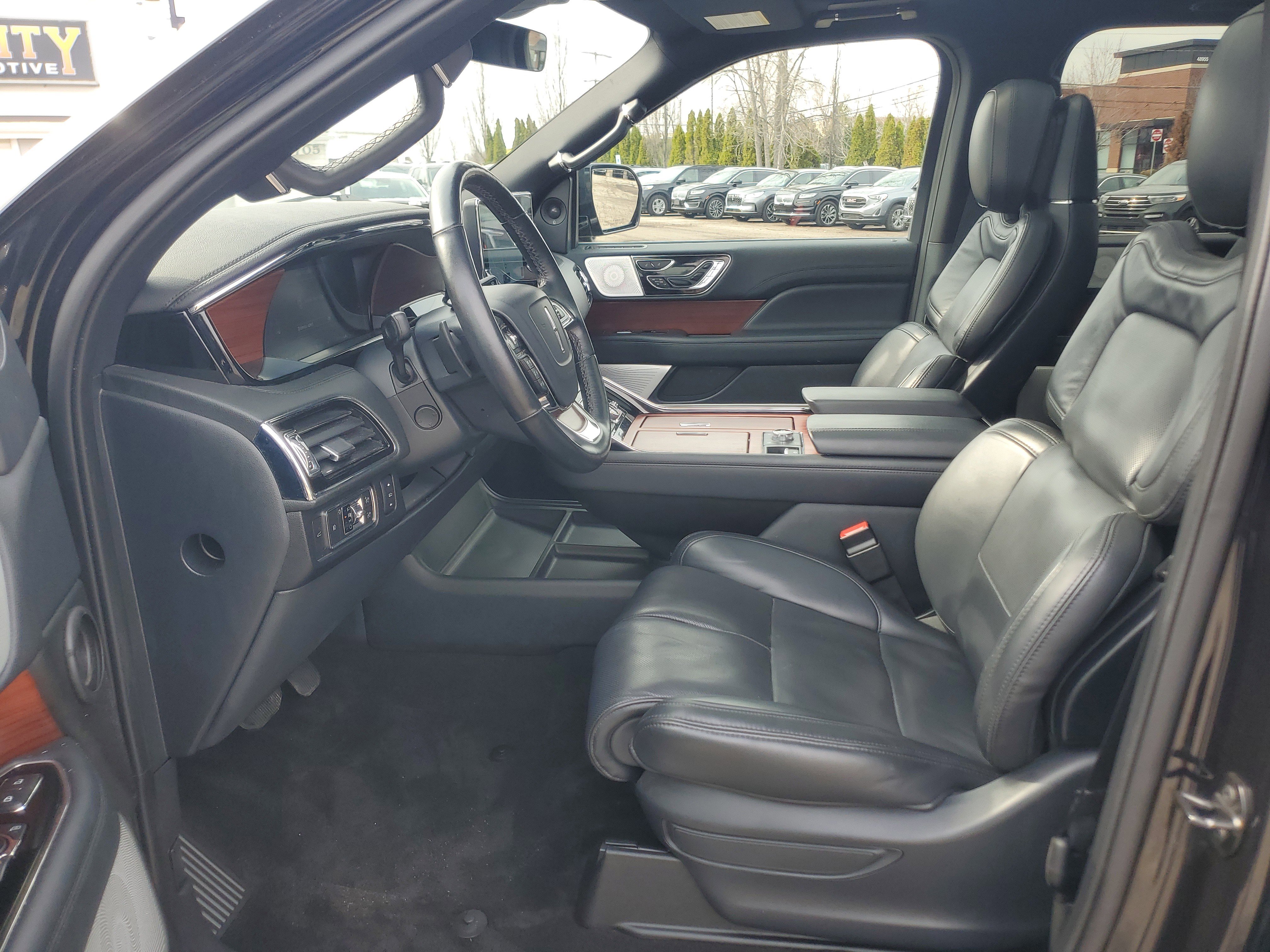 Certified 2022 Lincoln Navigator Reserve AWD/4WD image 12